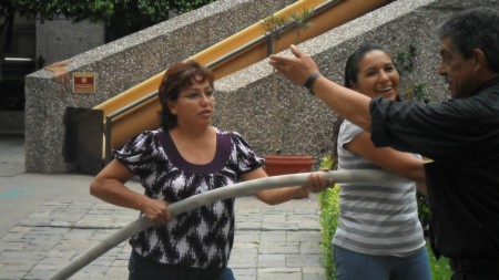 LA MUJER ATACANDO EL FUEGO